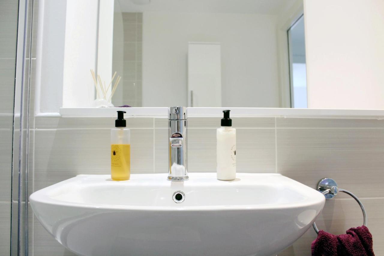 Manchester Escape - Private Room & Bathroom Near Etihad And Coop Arena - Free Secure Parking Exterior photo